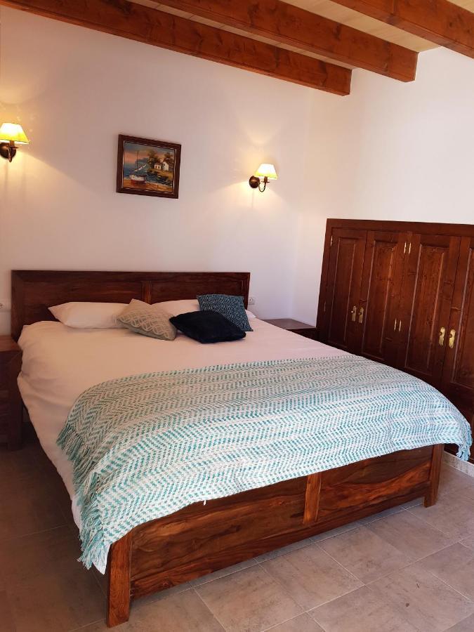 Villa Milagro - 3 Bedroom Finca Style Villa With Pool Near Golf Course/Beaches - Air Cond. Pollenca Bagian luar foto